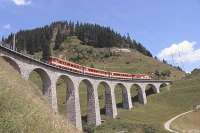 Deh 4/4 II shuttle train on Val Bugnei viaduct